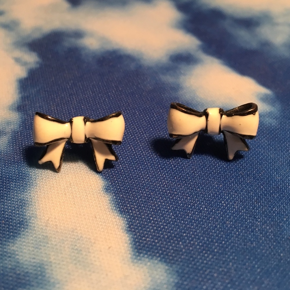 Betsy Johnson bow earrings